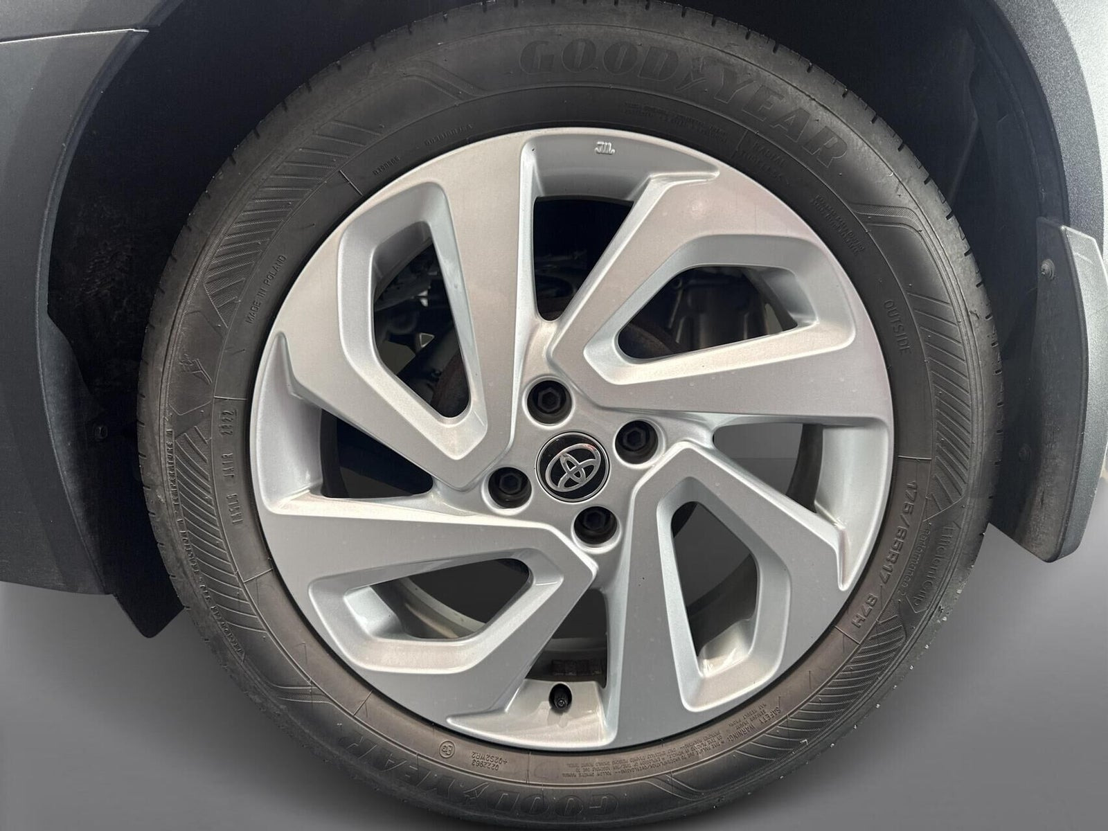 Grå Toyota Aygo X fra 2022