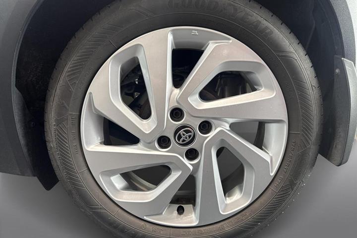 Grå Toyota Aygo X fra 2022