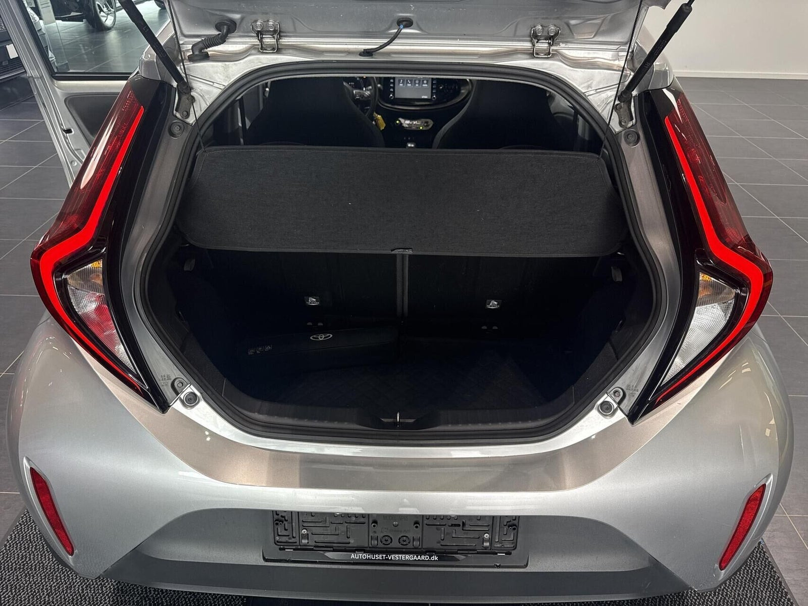 Grå Toyota Aygo X fra 2022