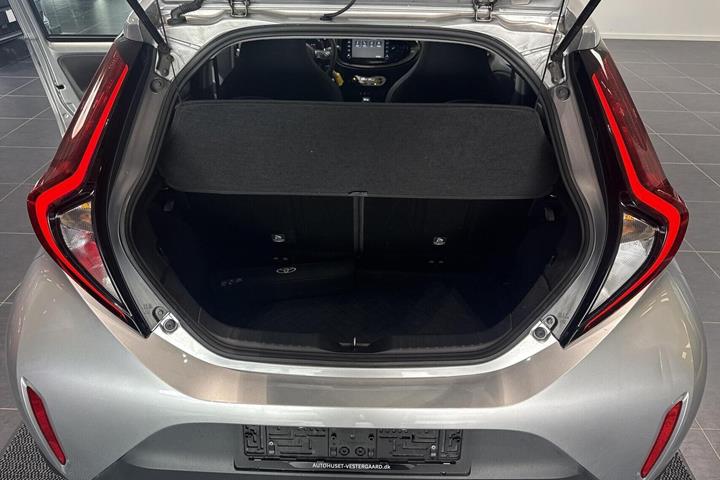 Grå Toyota Aygo X fra 2022