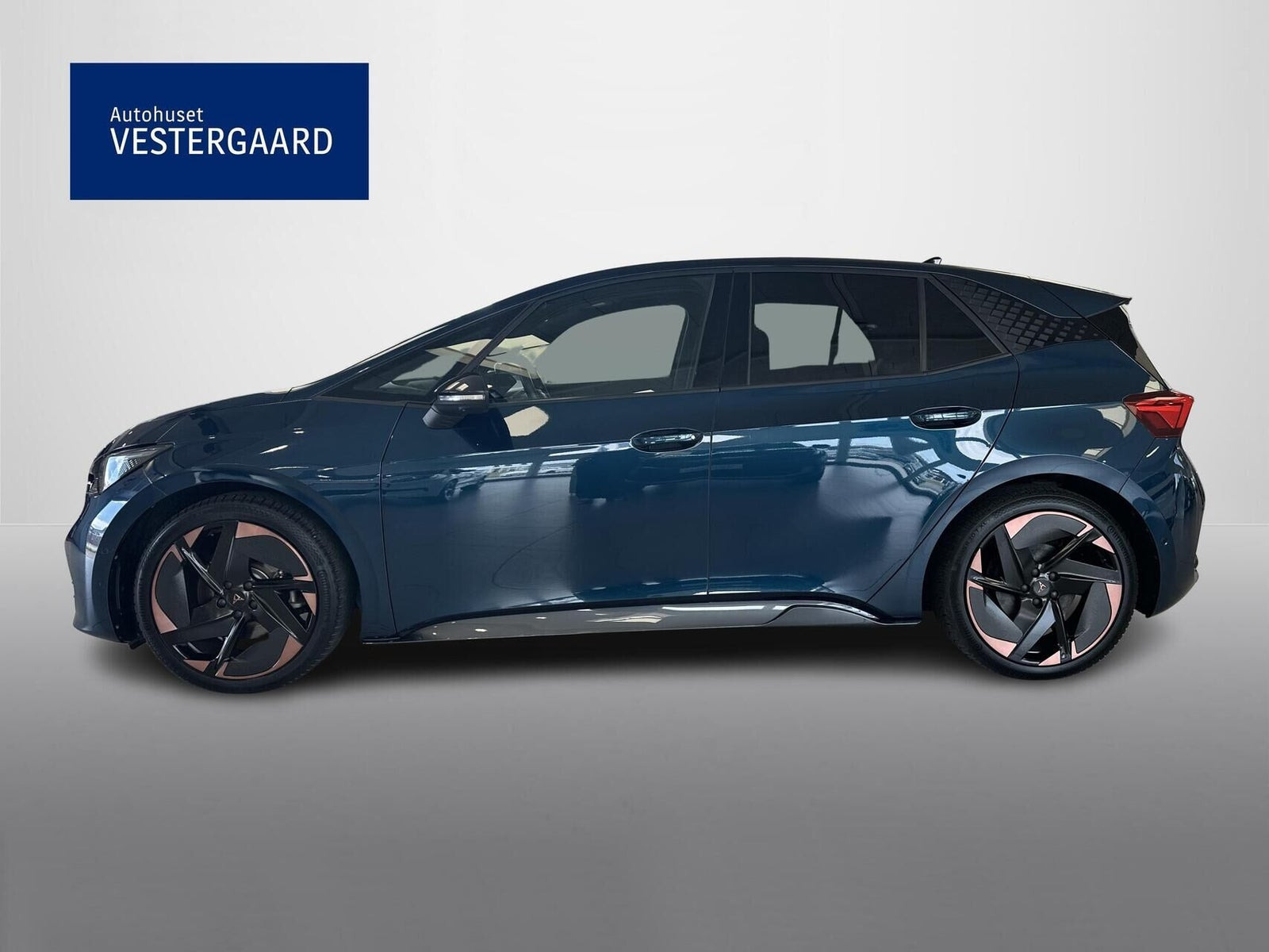 Blå Cupra Born fra 2023