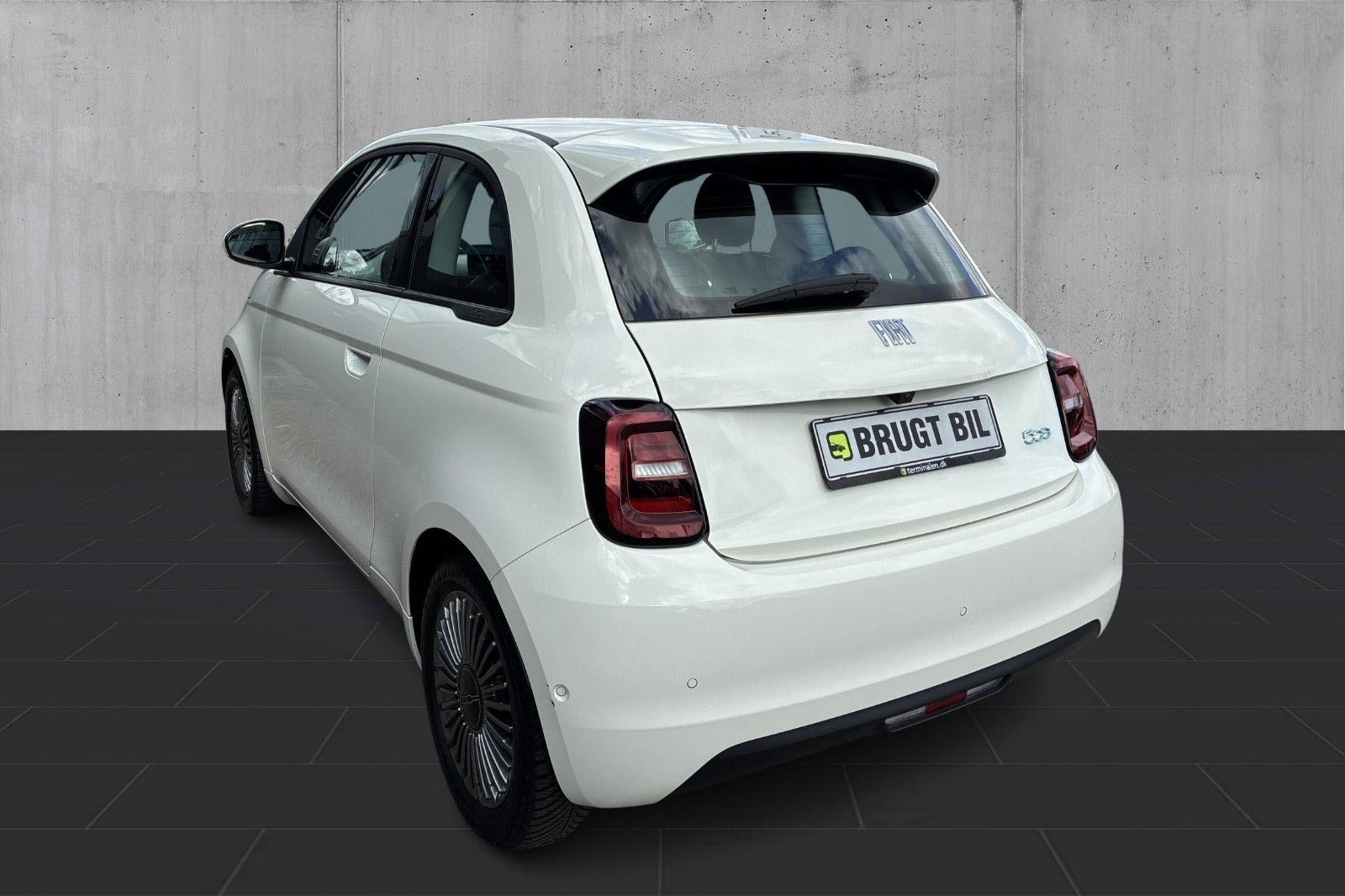 Hvid Fiat 500e fra 2023