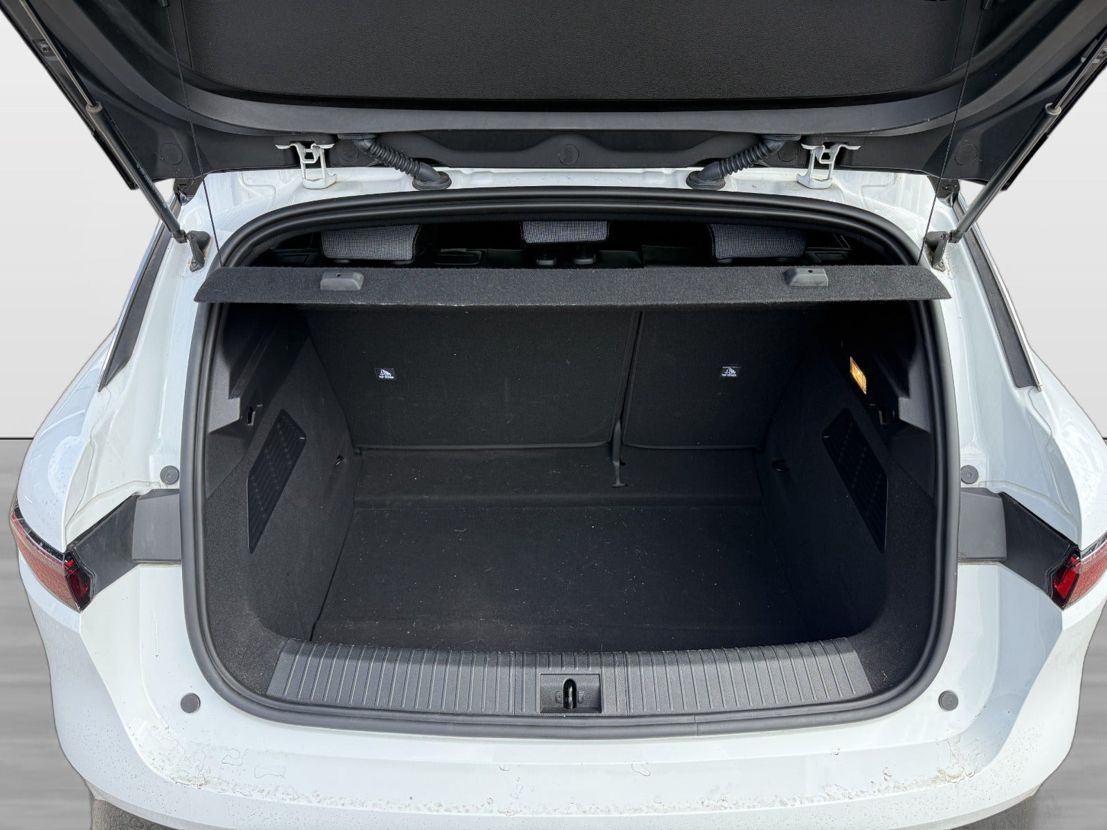 Hvid Renault Megane E-Tech fra 2023