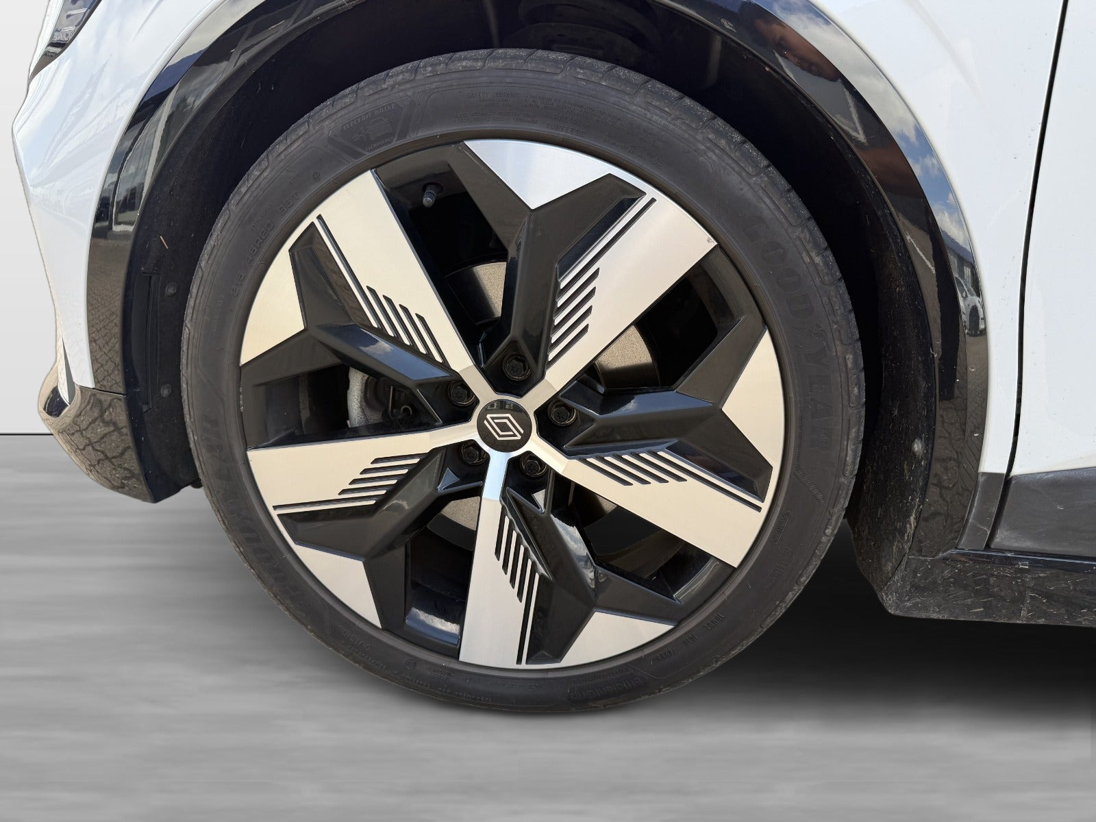 Hvid Renault Megane E-Tech fra 2023