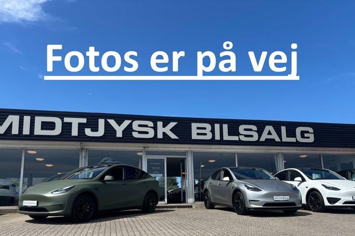 Sort Tesla Model Y fra 2023