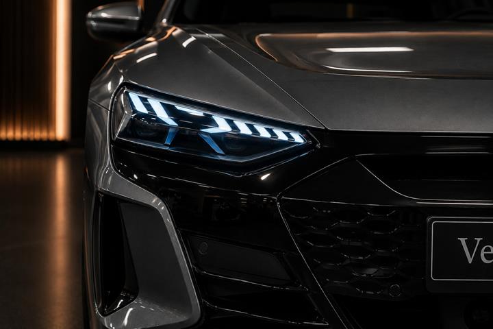 Grå Audi e-tron GT fra 2022