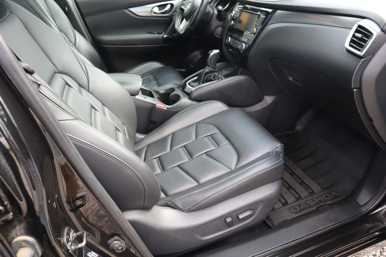 Sort Nissan Qashqai fra 2019