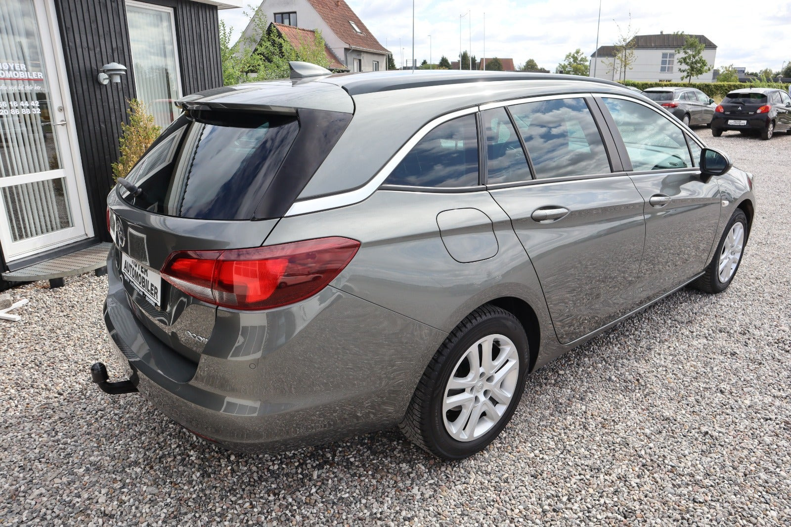Grå Opel Astra fra 2017
