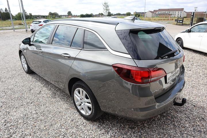 Grå Opel Astra fra 2017