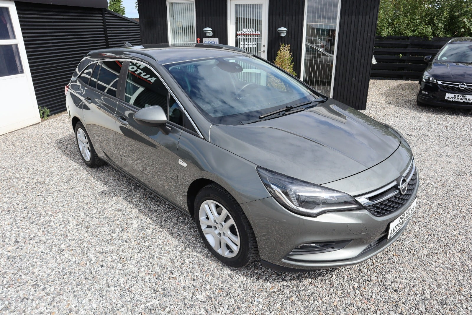 Grå Opel Astra fra 2017