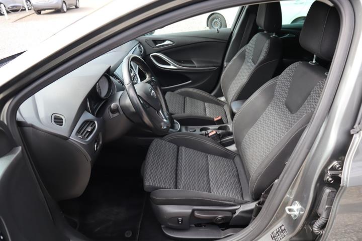 Grå Opel Astra fra 2017