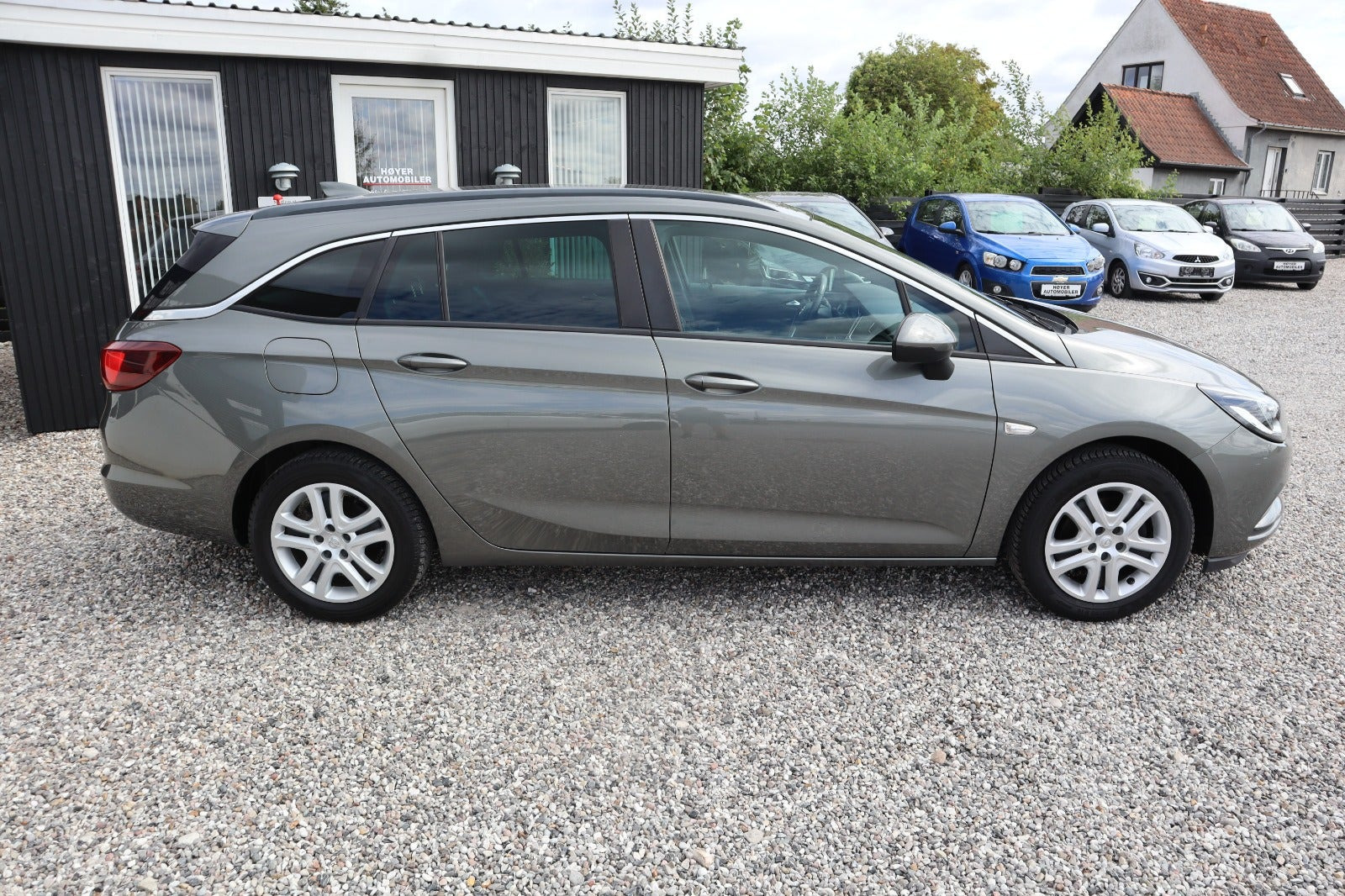 Grå Opel Astra fra 2017