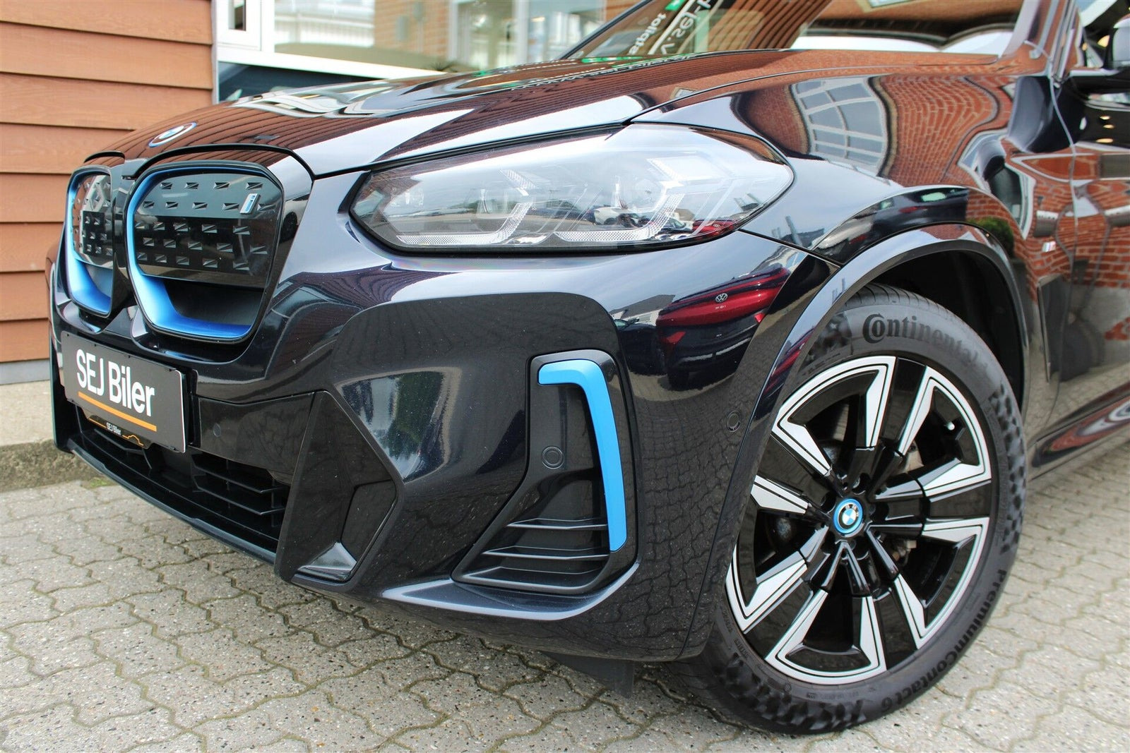Sort BMW iX3 fra 2023