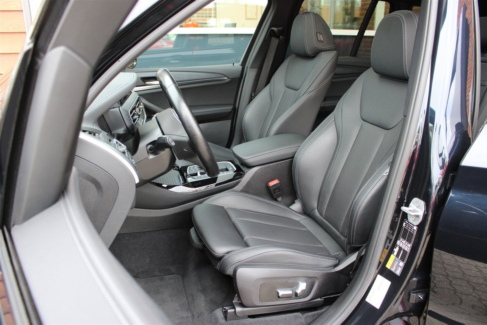Sort BMW iX3 fra 2023