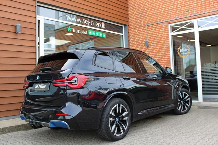 Sort BMW iX3 fra 2023
