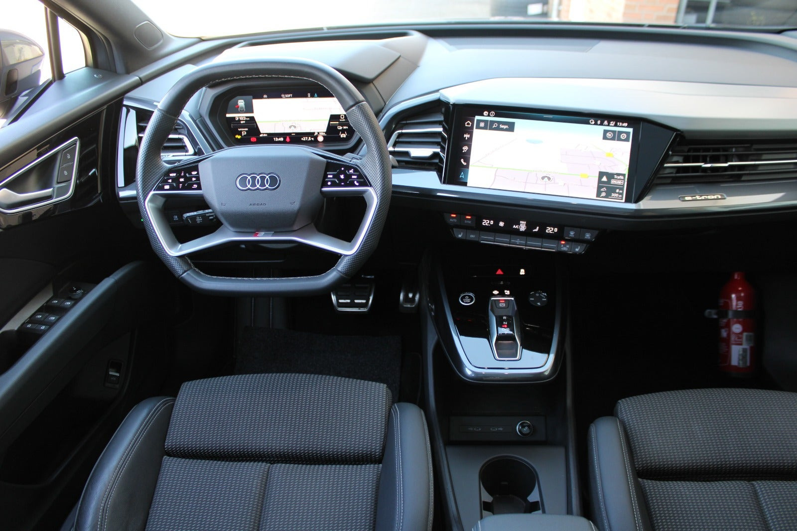 Grå Audi Q4 e-tron fra 2025