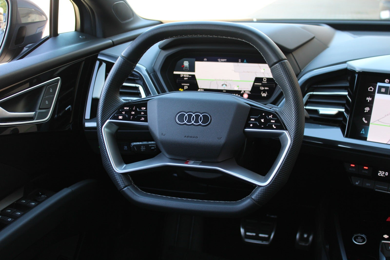 Grå Audi Q4 e-tron fra 2025