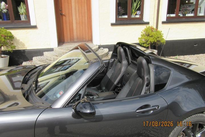 Grå Mazda MX-5 fra 2016