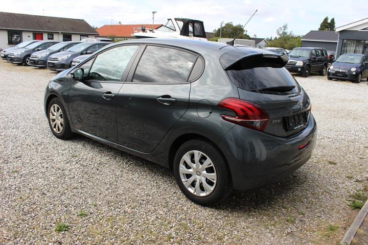 Grå Peugeot 208 fra 2017