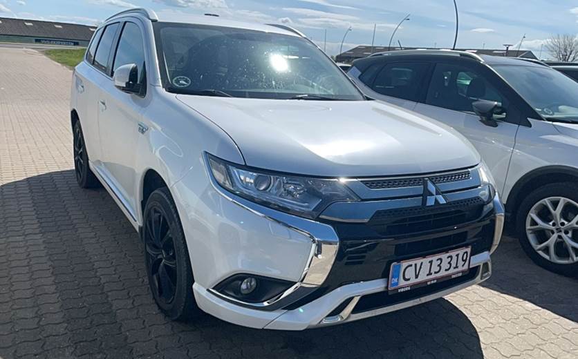 Mitsubishi Outlander 2,4 PHEV Inform CVT 4WD