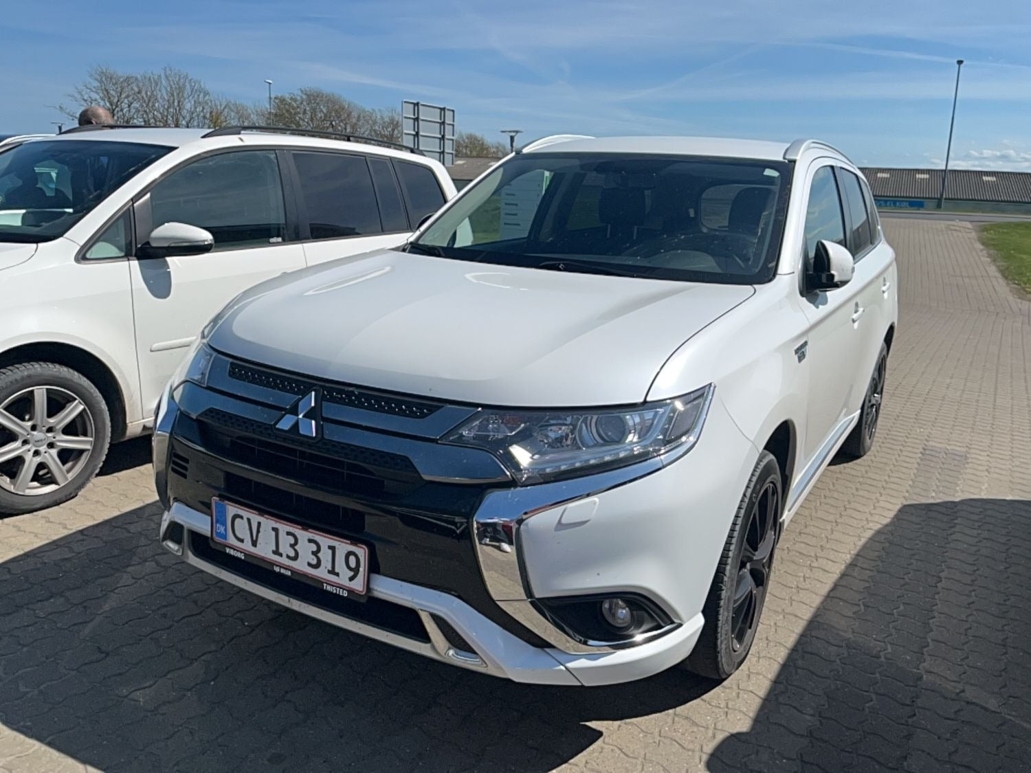 Hvid Mitsubishi Outlander fra 2020