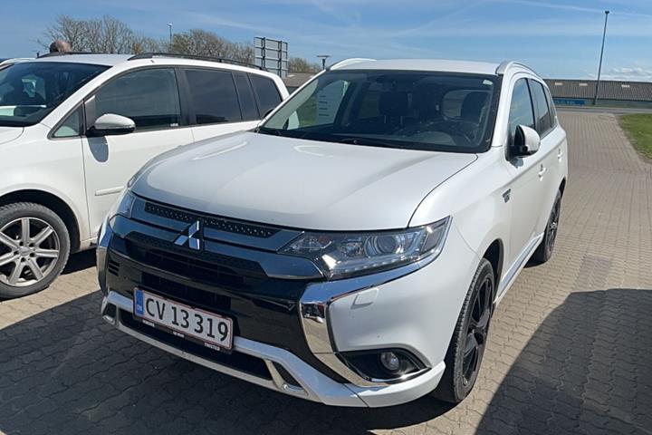 Hvid Mitsubishi Outlander fra 2020