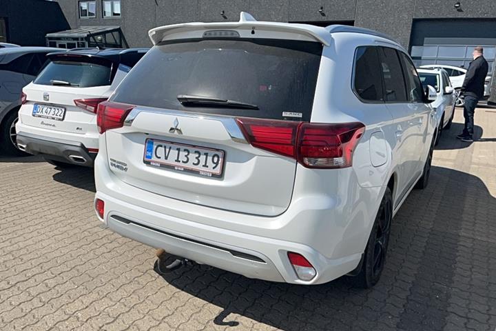 Hvid Mitsubishi Outlander fra 2020