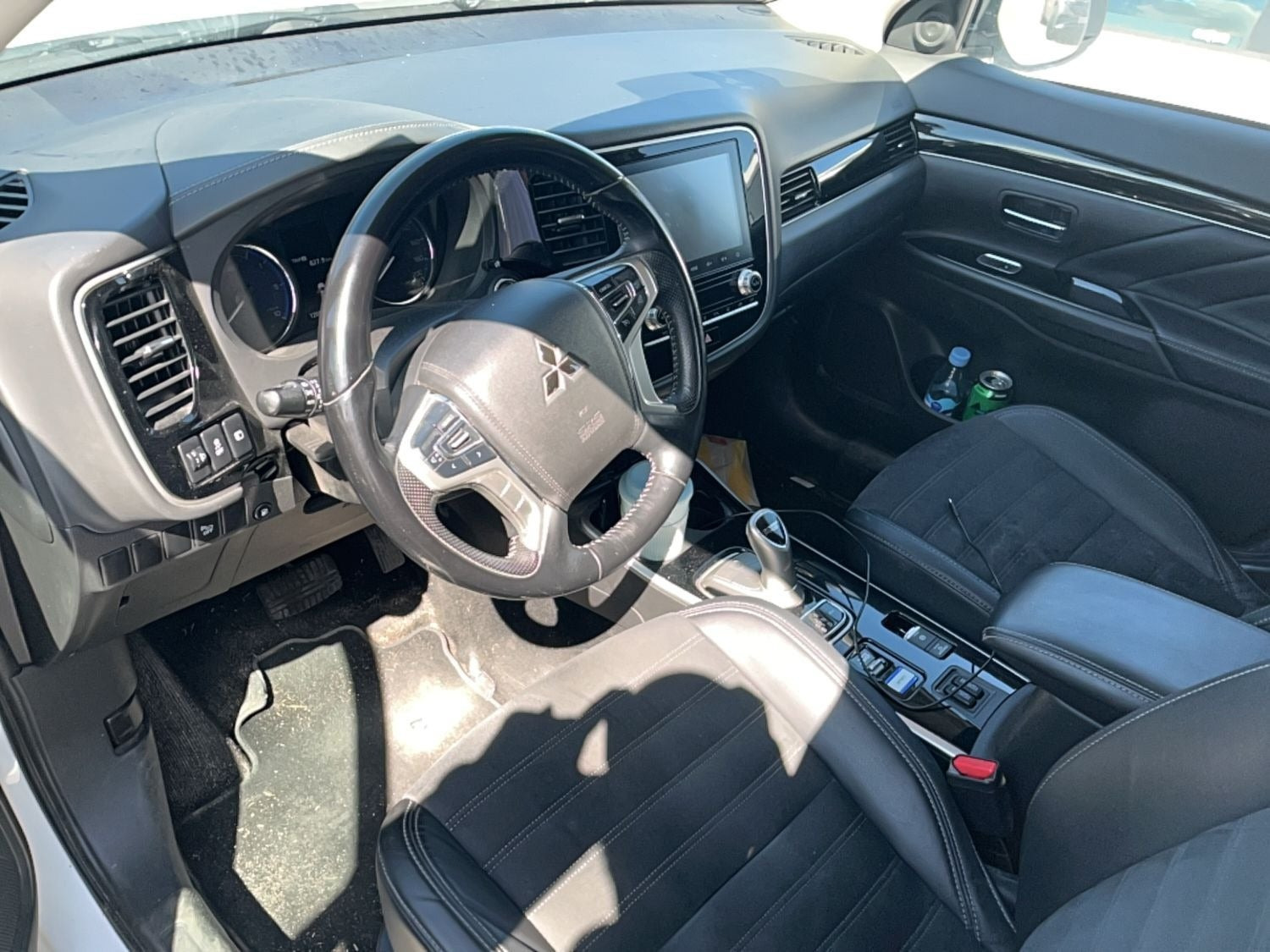 Hvid Mitsubishi Outlander fra 2020
