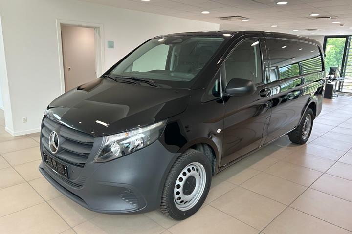 Sort Mercedes Vito 114 fra 2024