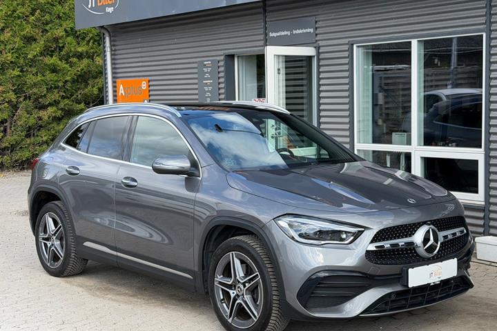 Grå Mercedes GLA250 e fra 2023