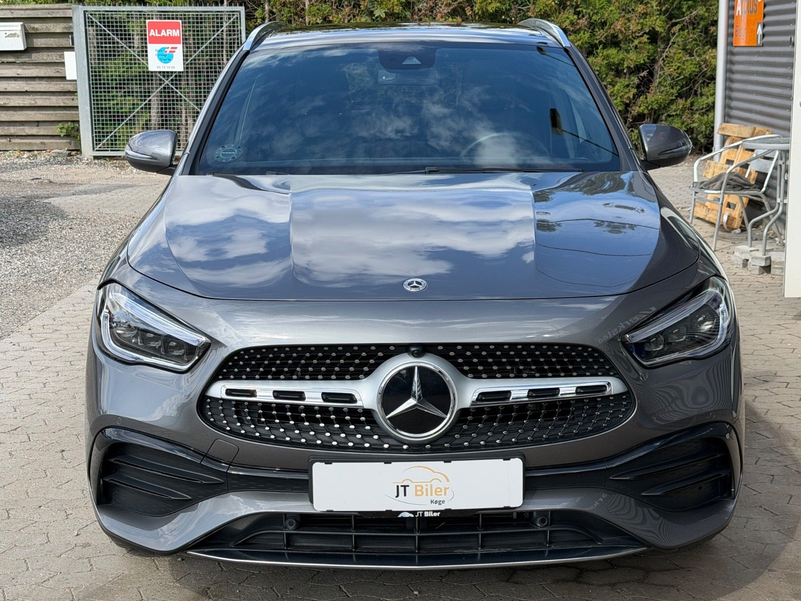 Grå Mercedes GLA250 e fra 2023