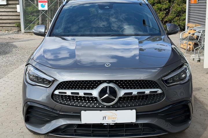 Grå Mercedes GLA250 e fra 2023