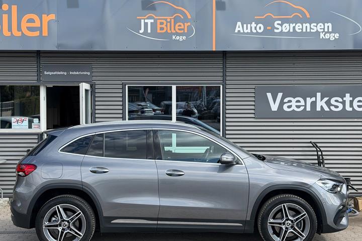 Grå Mercedes GLA250 e fra 2023