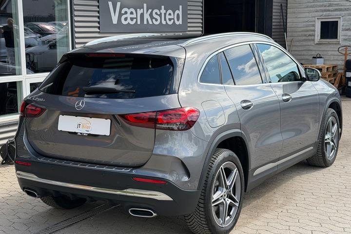 Grå Mercedes GLA250 e fra 2023
