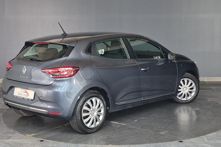 Grå Renault Clio V fra 2020