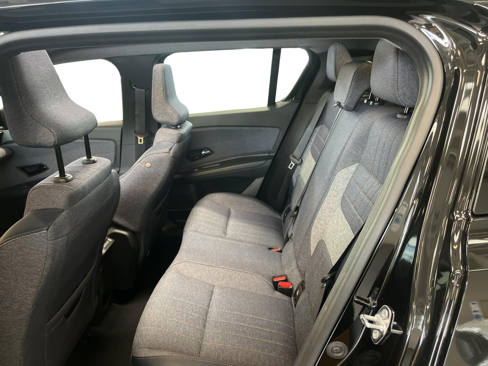 Sort Renault 4 E-Tech fra 2026