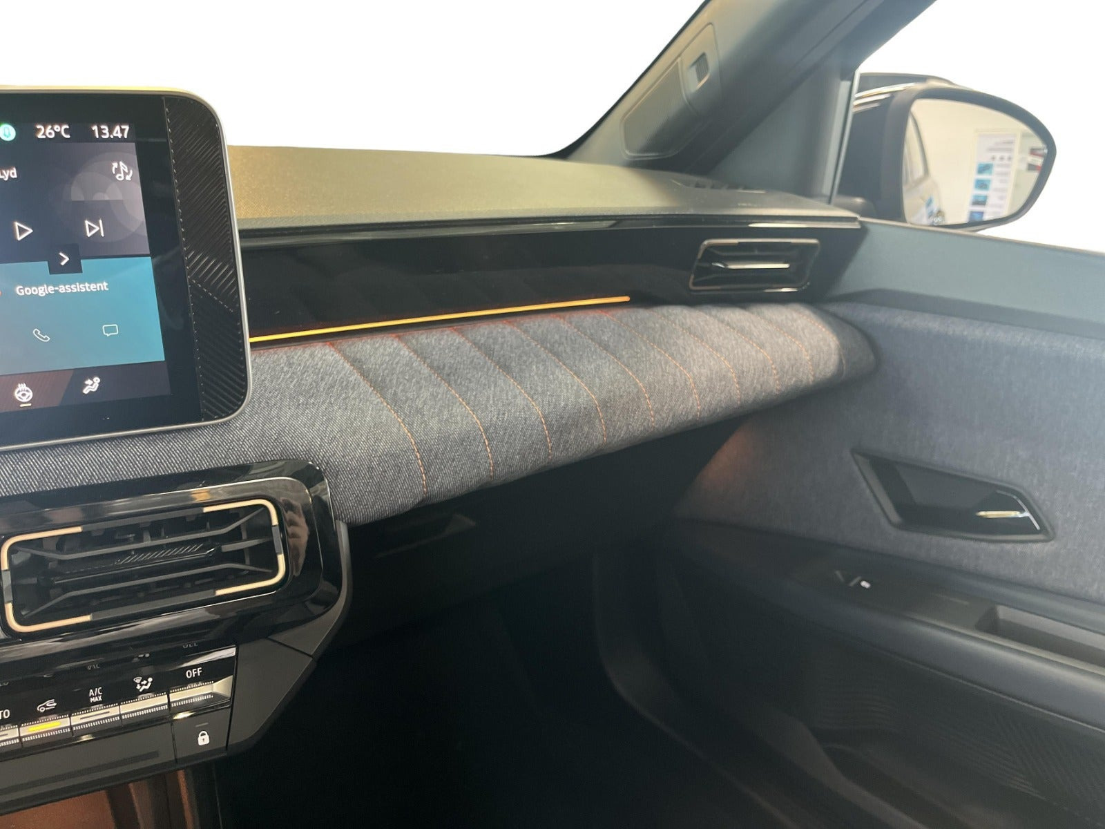 Sort Renault 4 E-Tech fra 2026