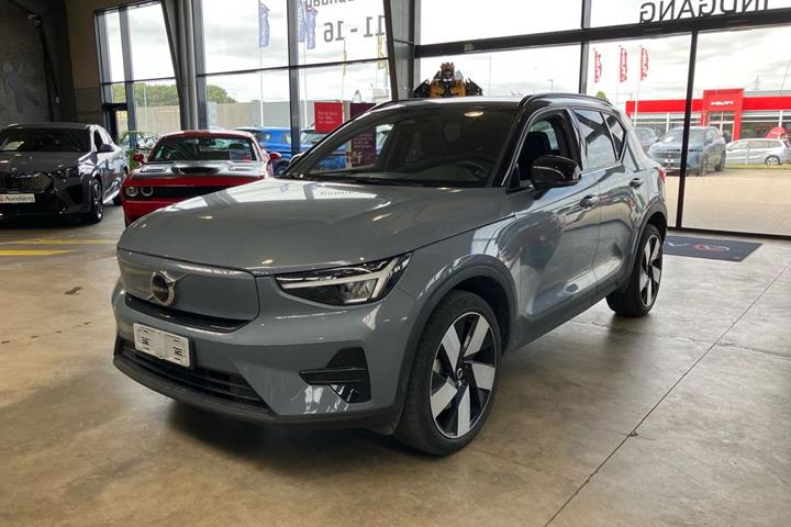 Grå Volvo XC40 fra 2022