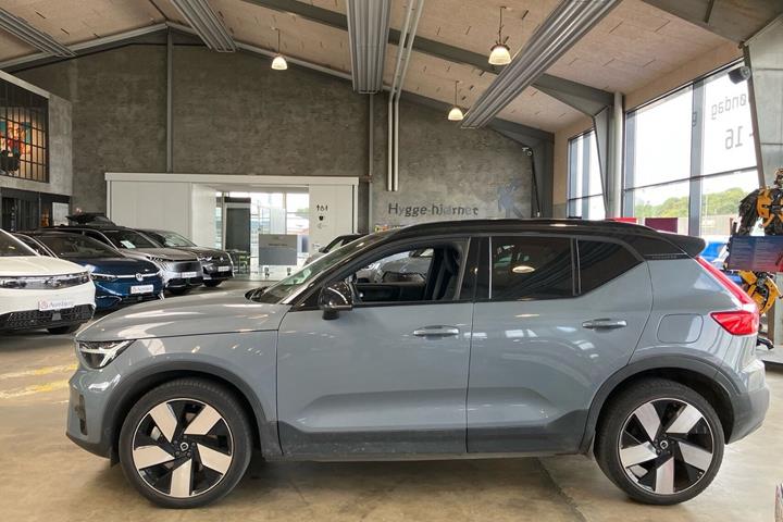 Grå Volvo XC40 fra 2022