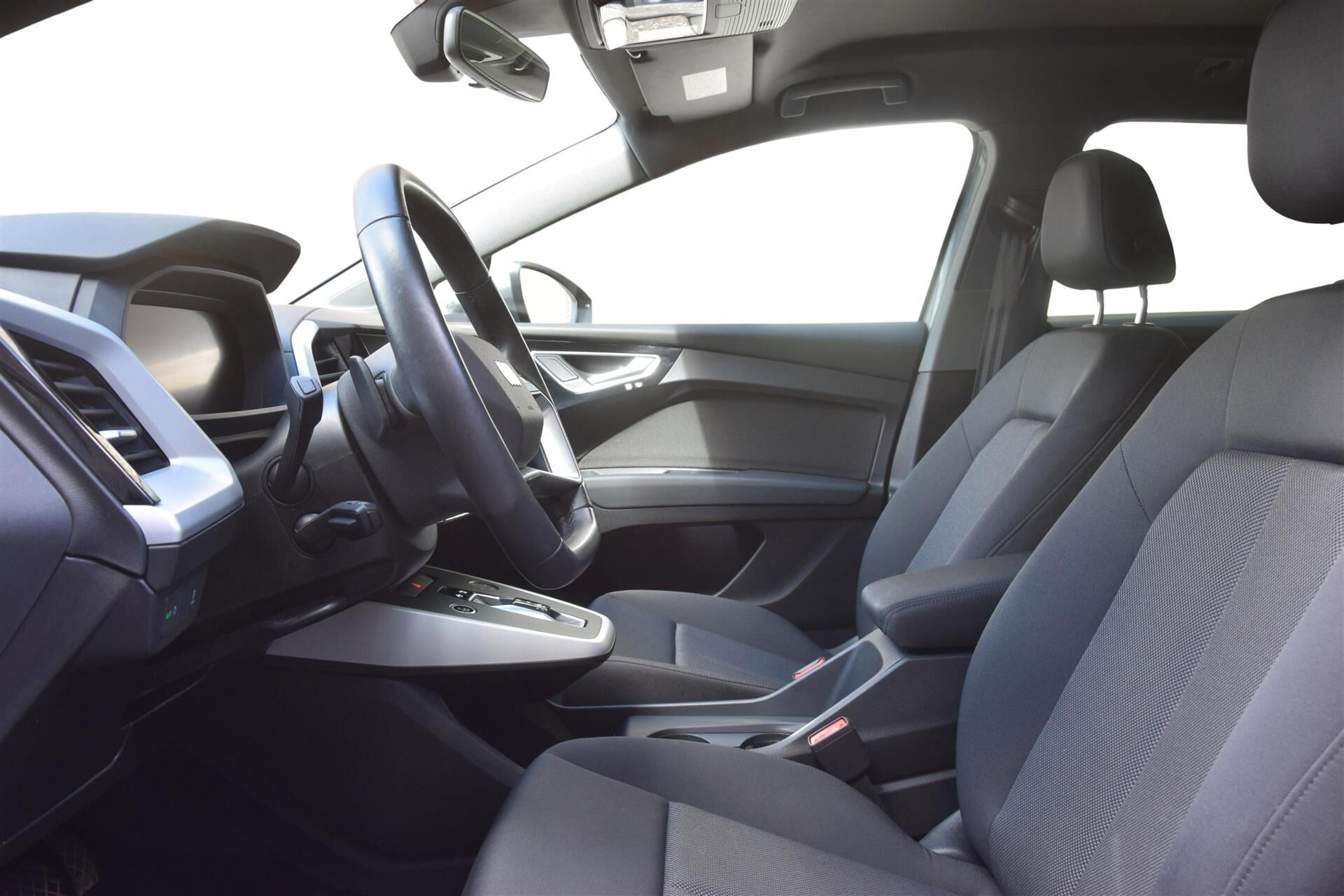 Grå Audi Q4 fra 2022
