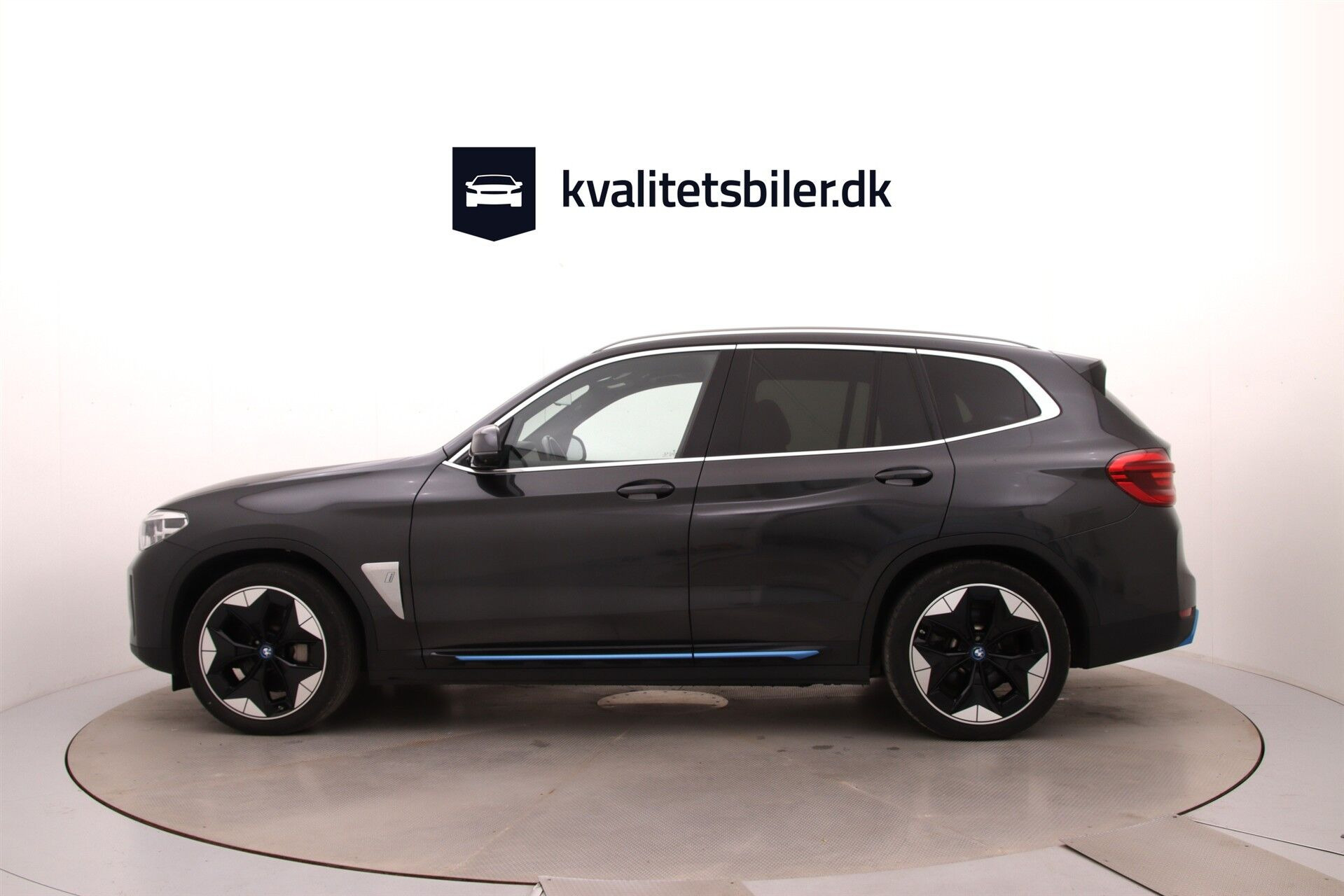 Grå BMW iX3 fra 2022