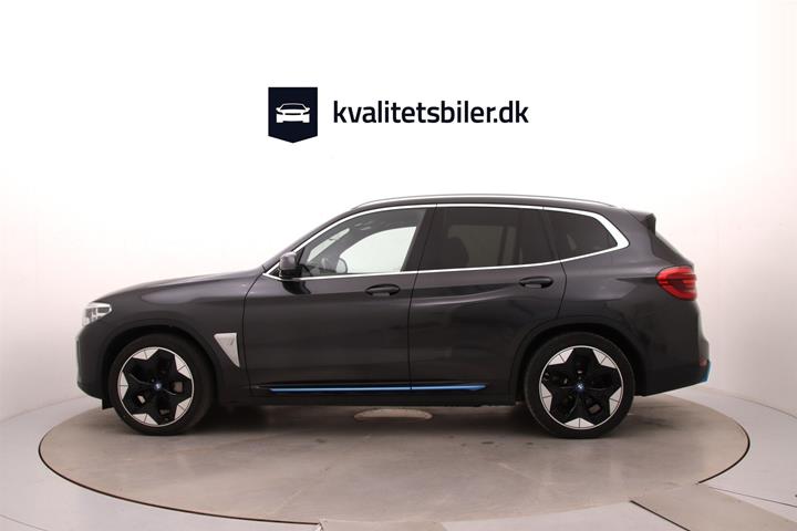 Grå BMW iX3 fra 2022