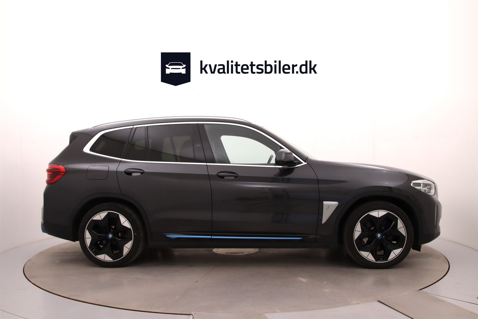 Grå BMW iX3 fra 2022