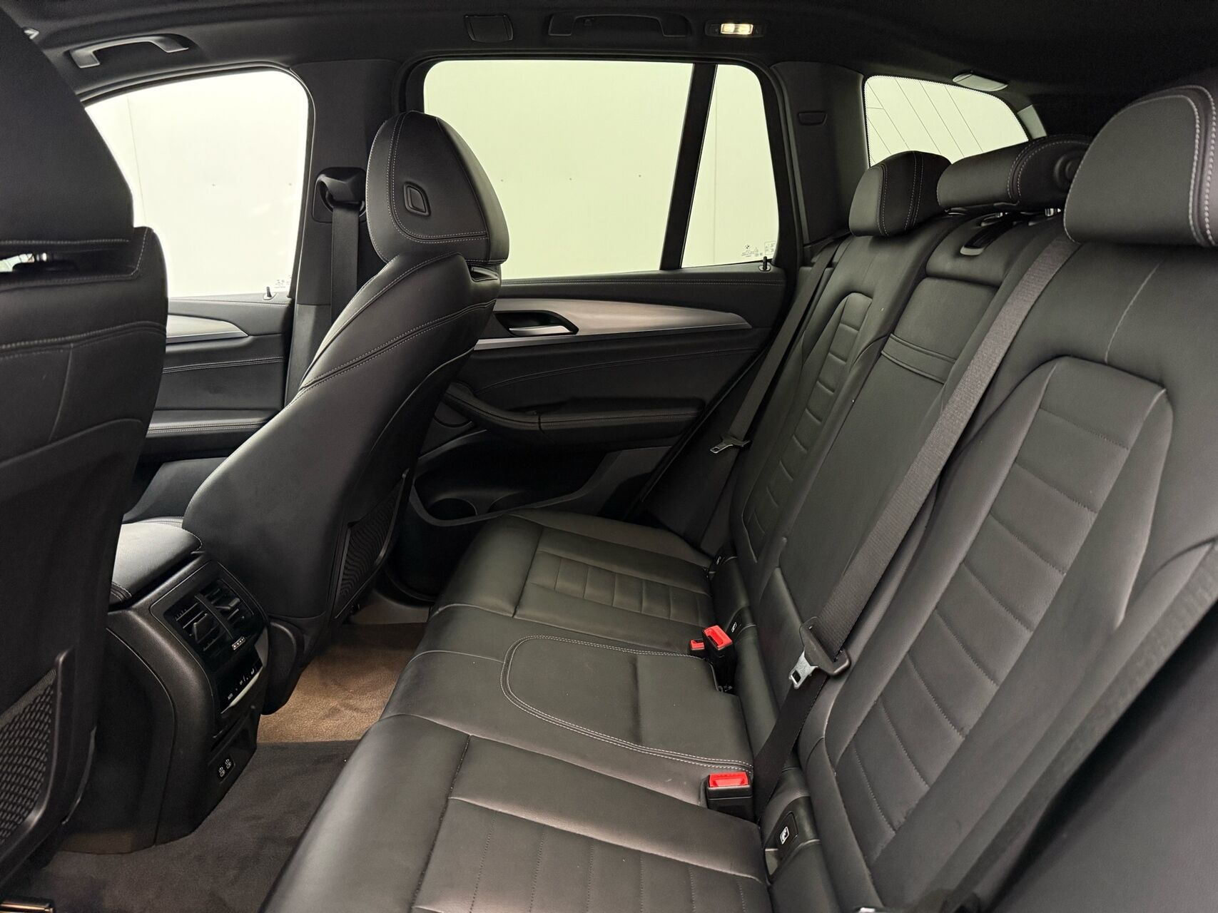 Grå BMW iX3 fra 2022