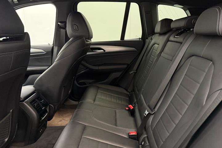 Grå BMW iX3 fra 2022