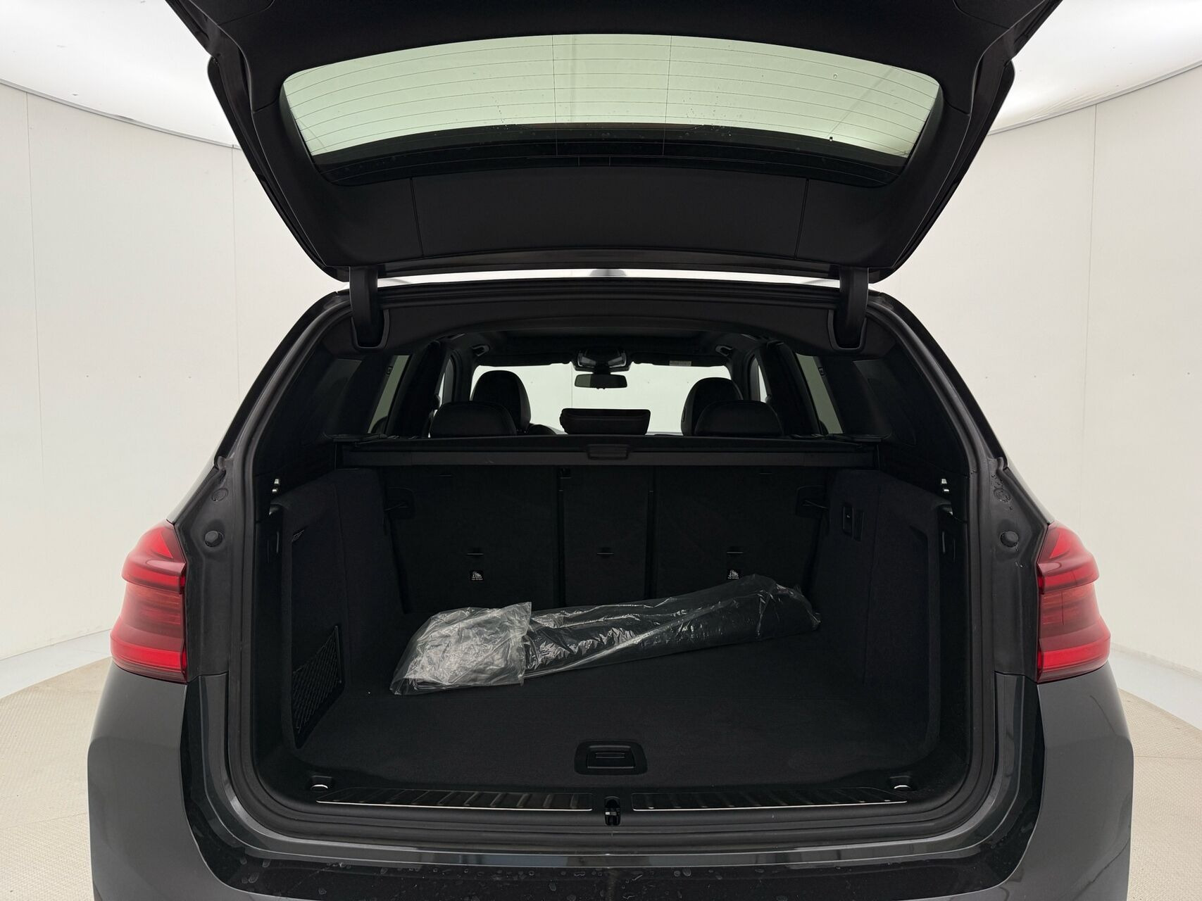 Grå BMW iX3 fra 2022