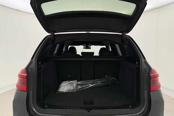 Grå BMW iX3 fra 2022