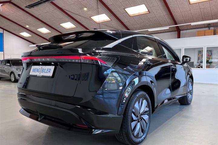 Sort Nissan Ariya fra 2025