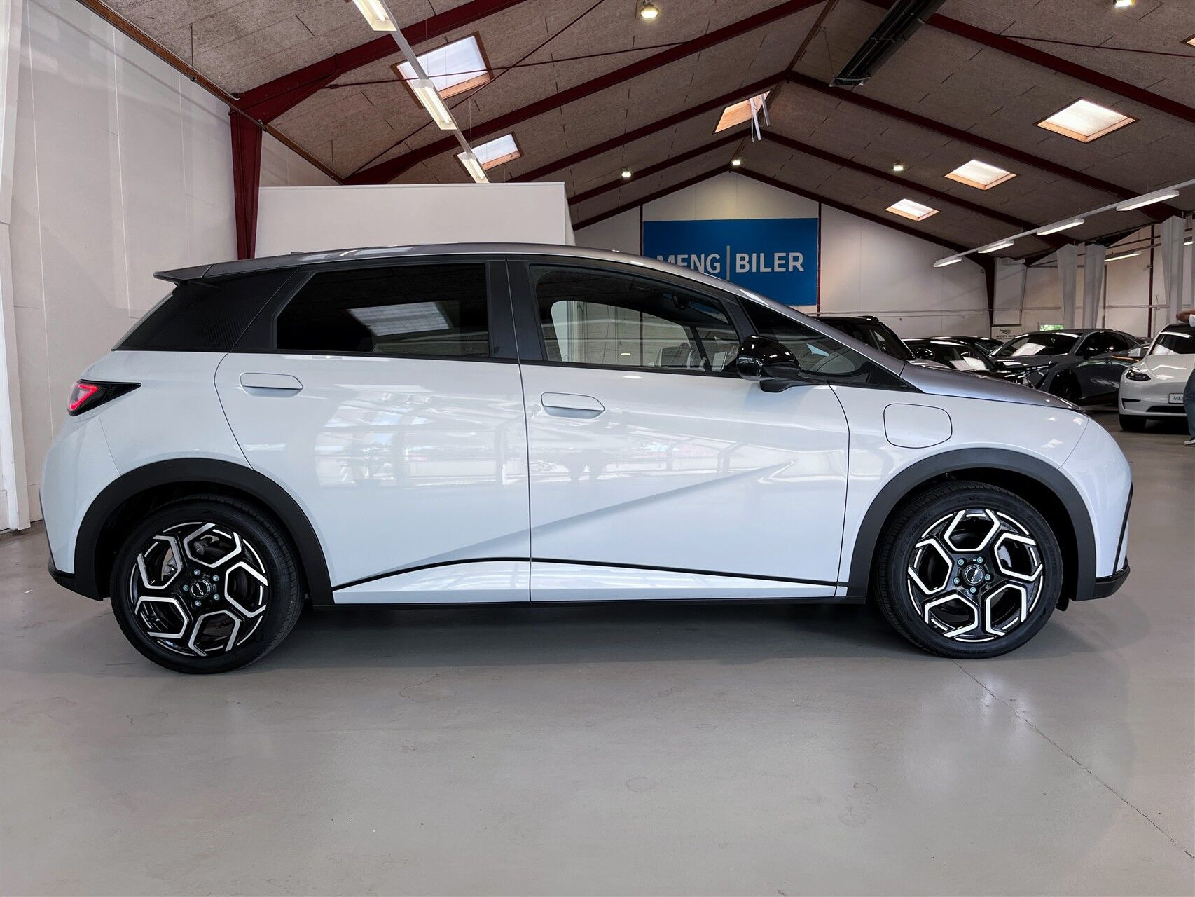 Hvid BYD Dolphin fra 2025