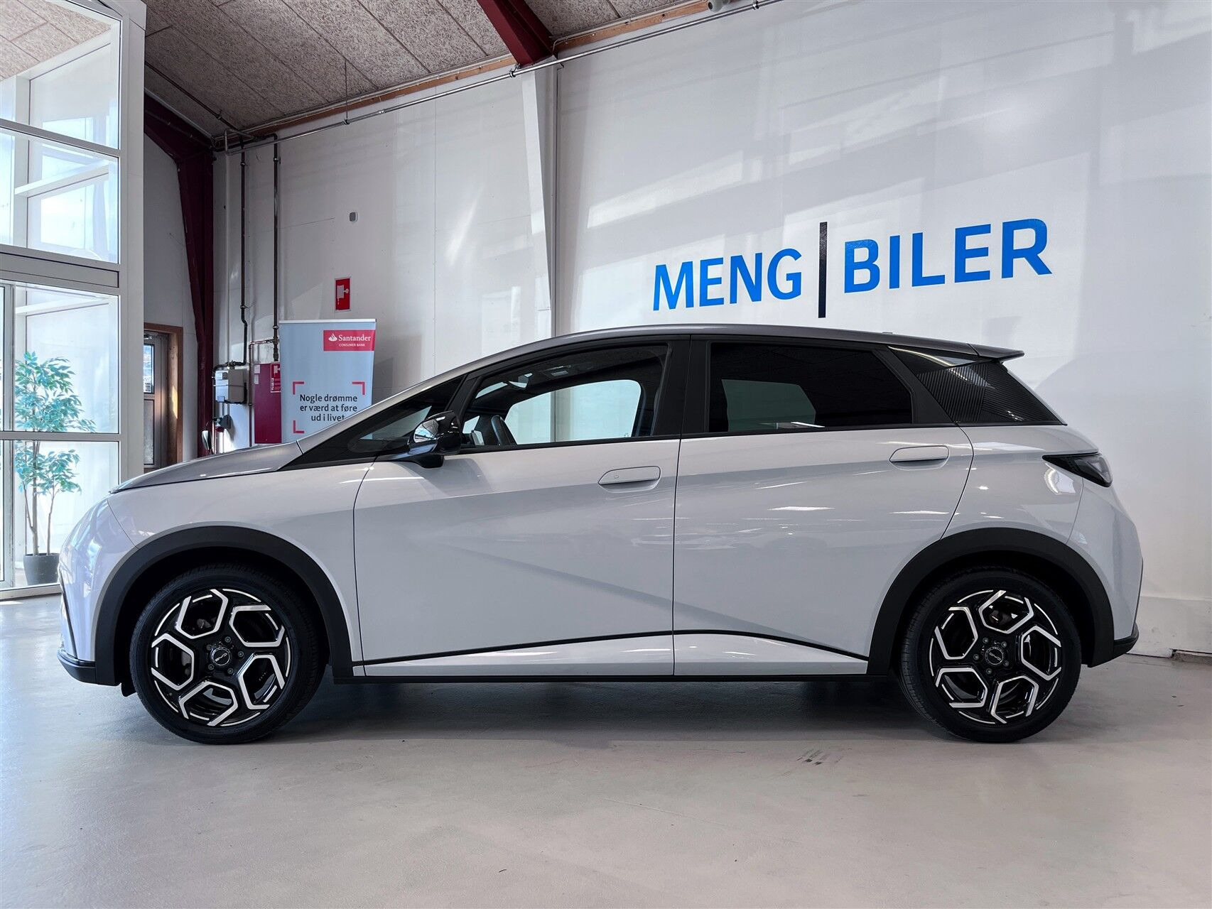 Hvid BYD Dolphin fra 2025